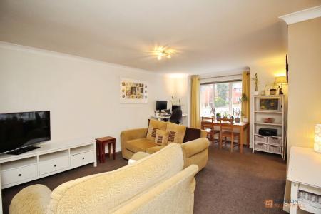 2 bedroom Flat for sale in Peggs Close, Leicester, LE9