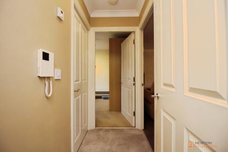 2 bedroom Flat for sale in Peggs Close, Leicester, LE9