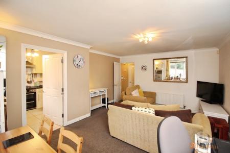 2 bedroom Flat for sale in Peggs Close, Leicester, LE9
