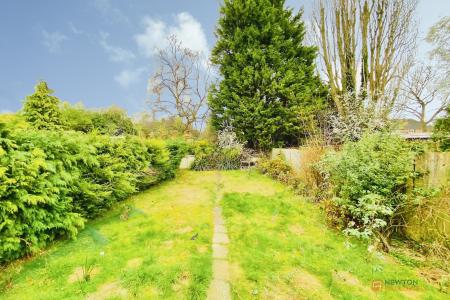 3 bedroom Semi-detached house for sale in Stratford Road, Braunstone Town, LE3