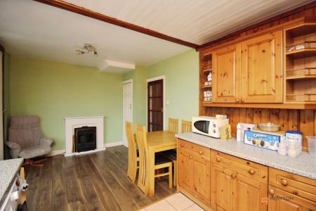 3 bedroom Semi-detached house for sale in Stratford Road, Braunstone Town, LE3