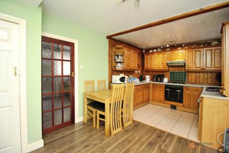 3 bedroom Semi-detached house for sale in Stratford Road, Braunstone Town, LE3