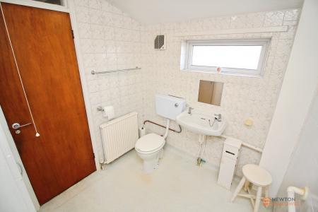 3 bedroom End of terrace house for sale in Langley Walk, Leicester, LE4