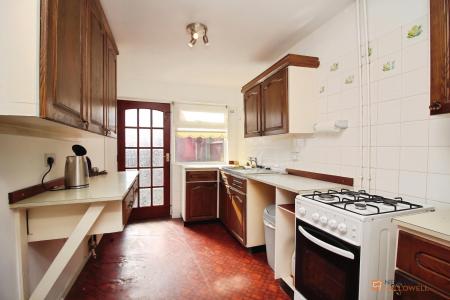 3 bedroom End of terrace house for sale in Langley Walk, Leicester, LE4