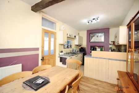 3 bedroom Semi-detached house for sale in Tower Road, Earl Shilton, LE9