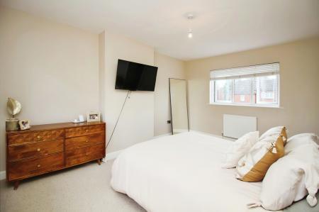 3 bedroom Semi-detached house for sale in Dunstall Avenue, Leicester, LE3