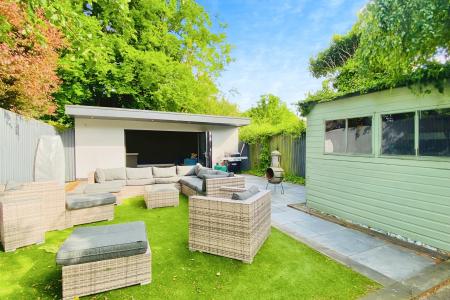 3 bedroom Semi-detached house for sale in Dunstall Avenue, Leicester, LE3