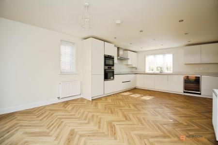 4 bedroom Detached house for sale in Irvine Crescent, Lubbesthorpe, LE19