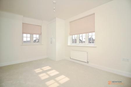 4 bedroom Detached house for sale in Irvine Crescent, Lubbesthorpe, LE19