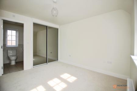 4 bedroom Detached house for sale in Irvine Crescent, Lubbesthorpe, LE19