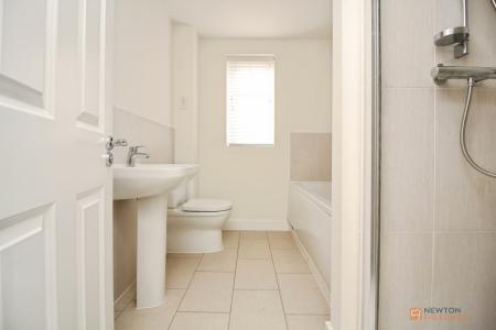 4 bedroom Detached house for sale in Irvine Crescent, Lubbesthorpe, LE19