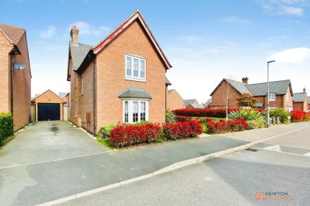 4 bedroom Detached house for sale in Irvine Crescent, Lubbesthorpe, LE19