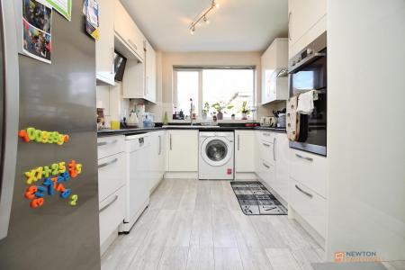 3 bedroom Semi-detached house for sale in Arnolds Crescent, Newbold Verdon, LE9