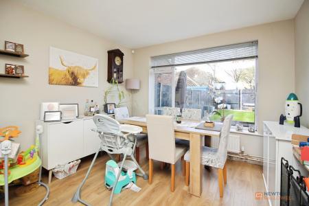 3 bedroom Semi-detached house for sale in Arnolds Crescent, Newbold Verdon, LE9