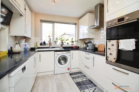 3 bedroom Semi-detached house for sale in Arnolds Crescent, Newbold Verdon, LE9