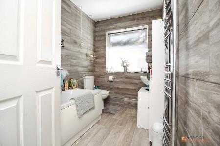 3 bedroom Semi-detached house for sale in Arnolds Crescent, Newbold Verdon, LE9