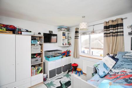 3 bedroom Semi-detached house for sale in Arnolds Crescent, Newbold Verdon, LE9