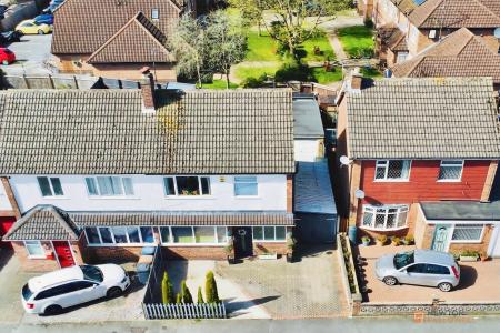 3 bedroom Semi-detached house for sale in Arnolds Crescent, Newbold Verdon, LE9