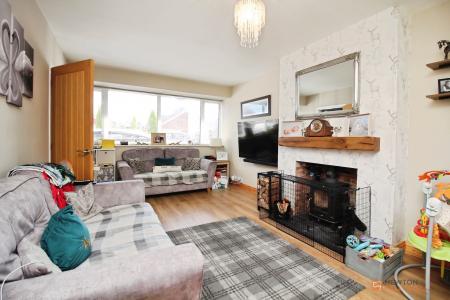 3 bedroom Semi-detached house for sale in Arnolds Crescent, Newbold Verdon, LE9