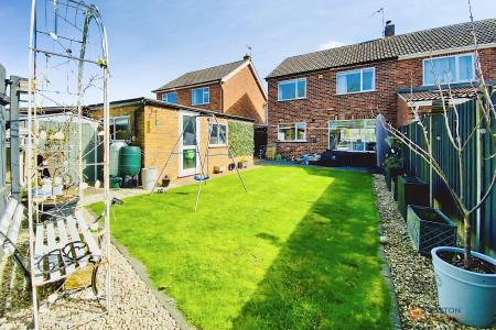 3 bedroom Semi-detached house for sale in Arnolds Crescent, Newbold Verdon, LE9