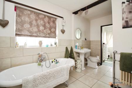 3 bedroom Detached house for sale in Narborough Road South, Braunstone Town, LE3