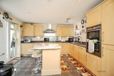 5 bedroom Detached house for sale in Masefield Drive, Earl Shilton, LE9