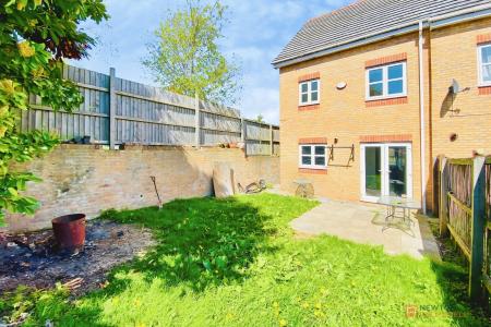 3 bedroom Semi-detached house for sale in Riseholme Close, Braunstone Town, LE3