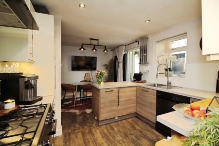 3 bedroom Semi-detached house for sale in Glebelands Road, Glebelands, Thurcaston, Leicester, LE4