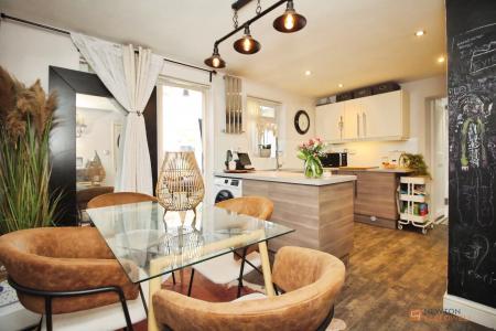 3 bedroom Semi-detached house for sale in Glebelands Road, Glebelands, Thurcaston, Leicester, LE4