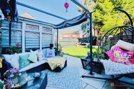 3 bedroom Semi-detached house for sale in Glebelands Road, Glebelands, Thurcaston, Leicester, LE4