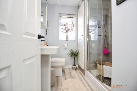 3 bedroom Semi-detached house for sale in Glebelands Road, Glebelands, Thurcaston, Leicester, LE4