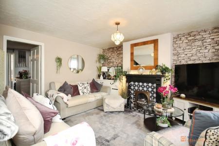 3 bedroom Semi-detached house for sale in Glebelands Road, Glebelands, Thurcaston, Leicester, LE4