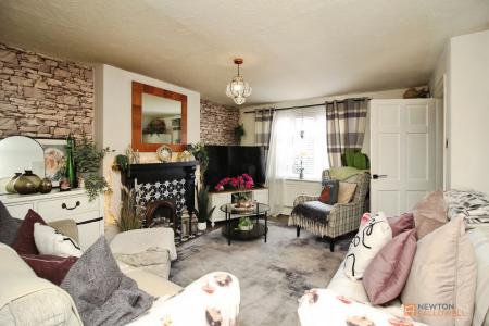 3 bedroom Semi-detached house for sale in Glebelands Road, Glebelands, Thurcaston, Leicester, LE4