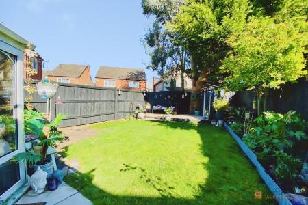 3 bedroom Semi-detached house for sale in Glebelands Road, Glebelands, Thurcaston, Leicester, LE4