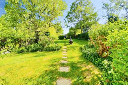 3 bedroom Detached house for sale in Fairefield Crescent, Glenfield, LE3