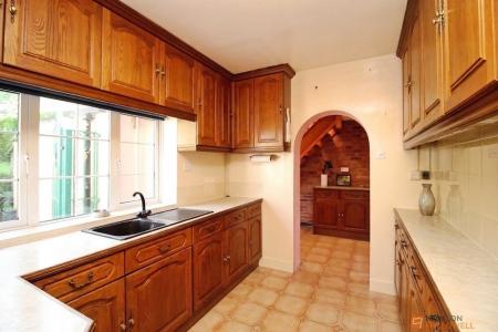 3 bedroom Detached house for sale in Fairefield Crescent, Glenfield, LE3