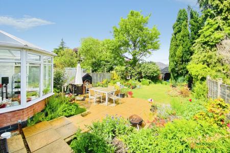 3 bedroom Semi-detached house for sale in Hinckley Road, Leicester Forest East, LE3