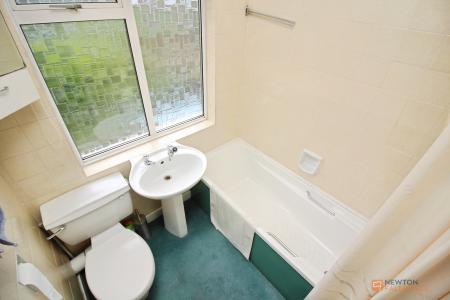 4 bedroom Semi-detached house for sale in Fairbourne Road, Braunstone Town, LE3