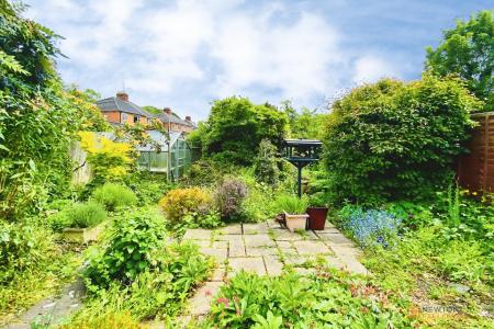 4 bedroom Semi-detached house for sale in Fairbourne Road, Braunstone Town, LE3