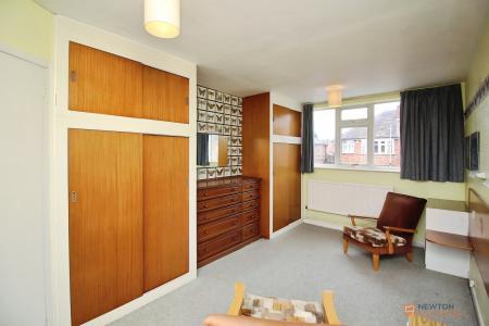 4 bedroom Semi-detached house for sale in Fairbourne Road, Braunstone Town, LE3