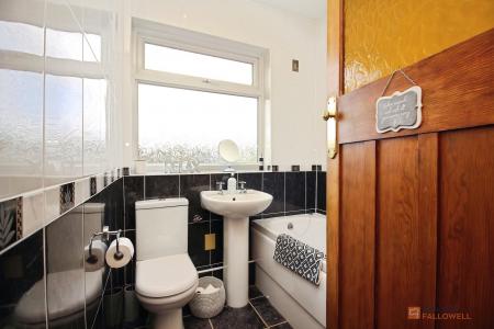 5 bedroom Detached house for sale in Station Road, Kirby Muxloe, LE9