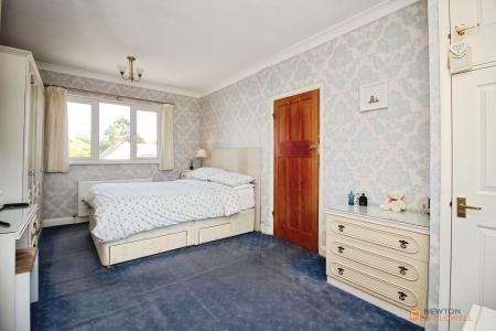 5 bedroom Detached house for sale in Station Road, Kirby Muxloe, LE9