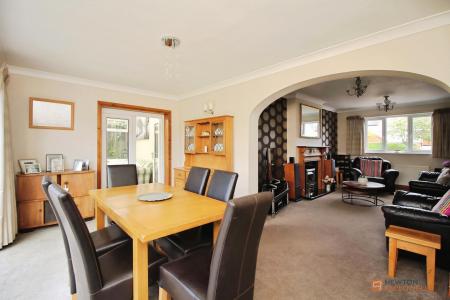 5 bedroom Detached house for sale in Station Road, Kirby Muxloe, LE9