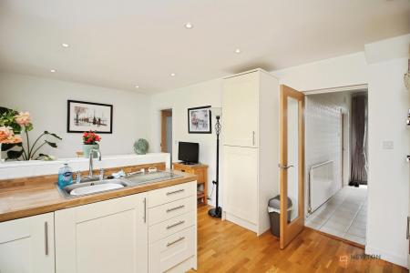 3 bedroom Semi-detached house for sale in New Parks Boulevard, Leicester, LE3