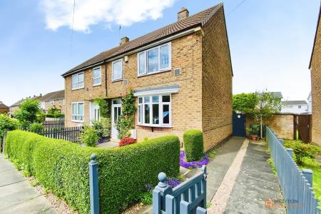 3 bedroom Semi-detached house for sale in New Parks Boulevard, Leicester, LE3