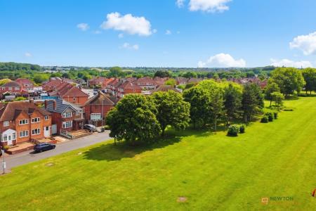 3 bedroom Semi-detached house for sale in Kingsway, Braunstone Town, LE3
