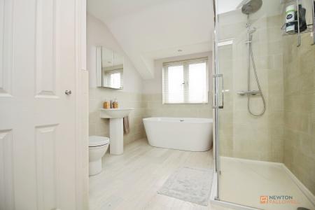 5 bedroom Detached house for sale in Markfield Road, Groby, LE6