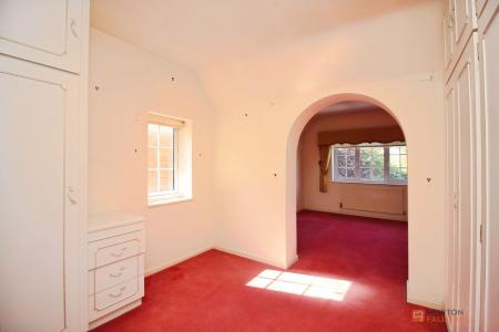 3 bedroom Detached house for sale in Fairefield Crescent, Glenfield, LE3