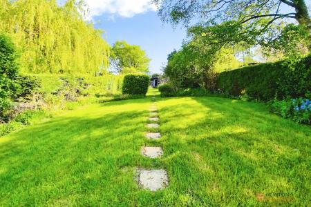 3 bedroom Detached house for sale in Fairefield Crescent, Glenfield, LE3