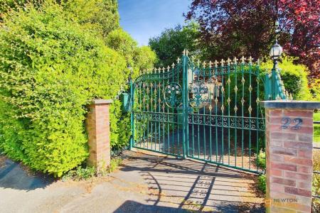 3 bedroom Detached house for sale in Fairefield Crescent, Glenfield, LE3